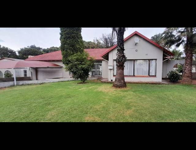4 BEDROOM HOUSE FOR SALE IN BIRCHLEIGH